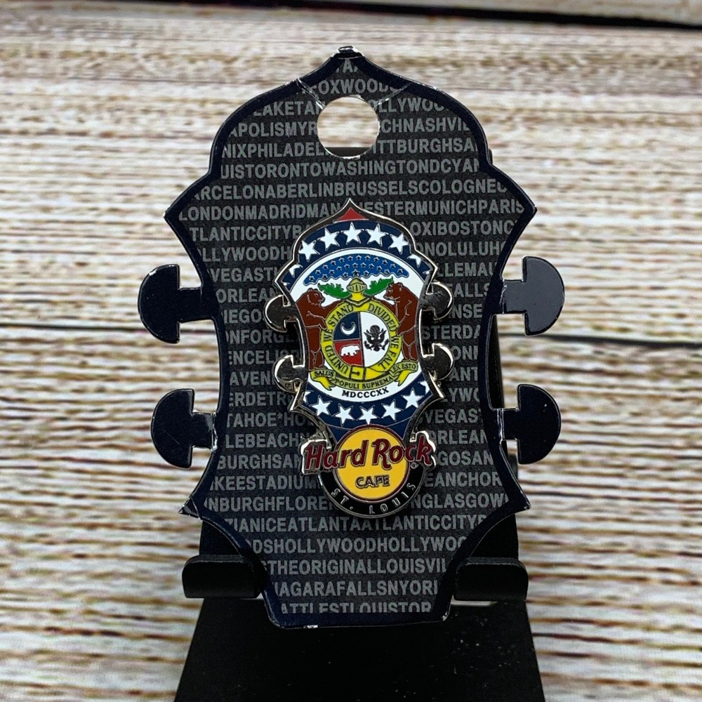 Hard Rock Cafe St Louis Missouri‎ Headstock Guitar Pin Collectible On Card - Picture 2 of 5
